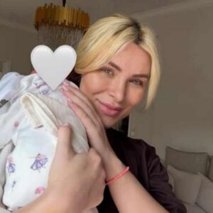 Κατερίνα Καινούργιου: Το συμβολικό δώρο που έλαβε από τον αδελφό του Παναγιώτη Κουτσουμπή για την κόρη της