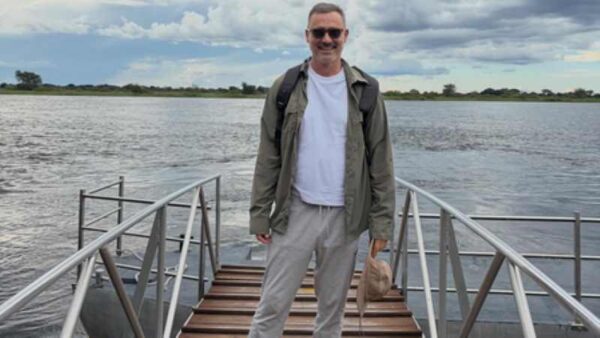 Γιώργος Καπουτζίδης: Σε μακρινό ταξίδι για την ονομαστική εορτή του