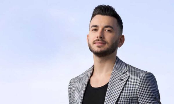 Κωνσταντίνος Κουφός: Το πρώτο του άλμπουμ «Αισιόδοξη ματιά» είναι γεγονός – 11 χρόνια μετά την «Πιο ωραία στην Ελλάδα»