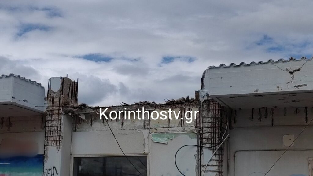 Τραγωδία στην Κόρινθο: Μπαλκόνι καταπλάκωσε διερχόμενη γυναίκα και την σκότωσε – Από θαύμα γλύτωσαν τα παιδιά της (βίντεο)