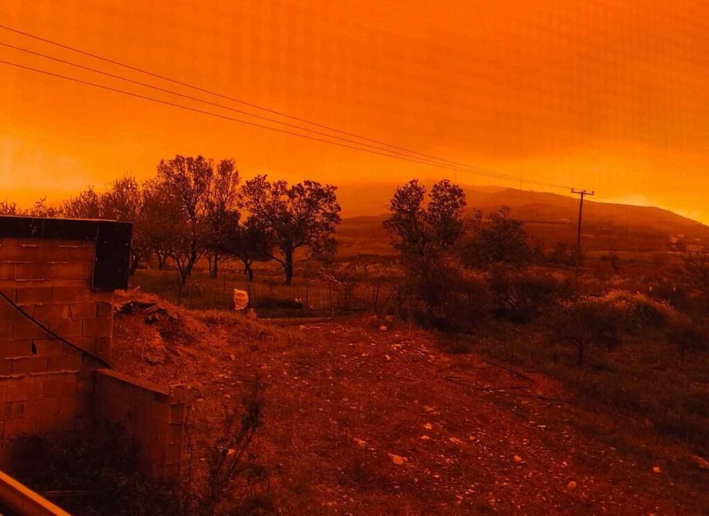 Κακοκαιρία Erminio: Αφρικανική σκόνη και χαλάζι  στην Κρήτη – Απόκοσμες εικόνες και στις Κυκλάδες  (βίντεο)