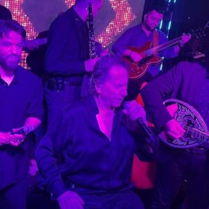 Μάκης Χριστοδουλόπουλος: Προκάλεσε χαμό ως βιρτουόζος του κλαρίνου στο sold out live του στο «Antamoma»- Έρχονται, Αδαμαντίδης, Στανίση (βίντεο)