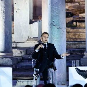 Μακρόν σε Μητσοτάκη: «Αν απειληθεί η κυριαρχία της Ελλάδας, θα είμαστε εδώ» (βίντεο)