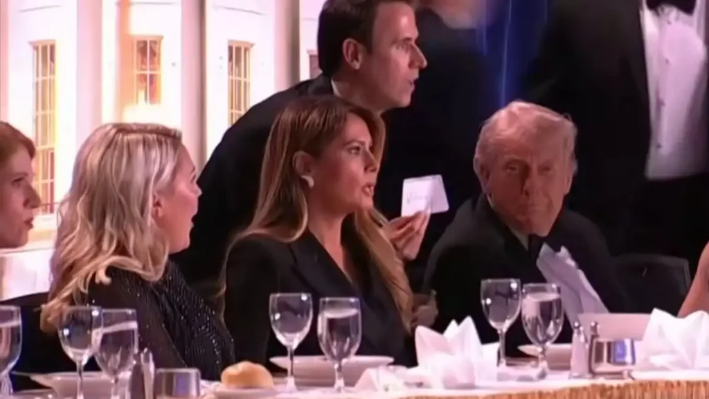 Ντόναλντ Τράμπ: Όσα αποκάλυψε για την αντίδραση της Μελάνια δευτερόλεπτα μετά τους πυροβολισμούς (βίντεο)