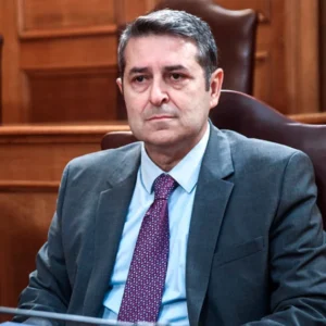 Διασωληνωμένος στη ΜΕΘ με ρήξη ανευρύσματος στον εγκέφαλο ο Γιώργος Μυλωνάκης – «Σοβαρή αλλά ελεγχόμενη η κατάσταση του», λένε οι γιατροί