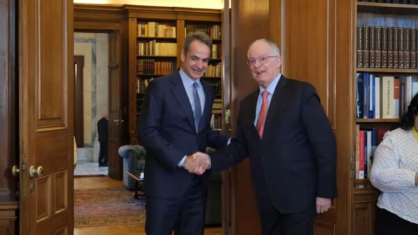 Μητσοτάκης σε Τασούλα: «H κυβέρνηση έχει κάνει το καλύτερο για να στηρίξει τα ελληνικά νοικοκυριά»