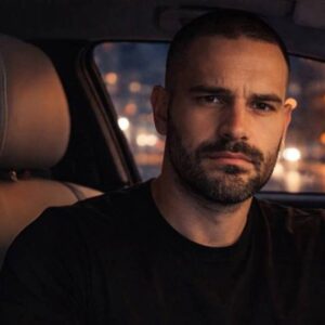 Ο Σίμος Πετρόπουλος παρουσιάζει το νέο του single «Δε με ένιωσες»