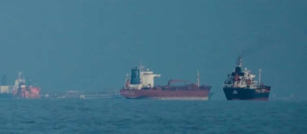 Οι Φρουροί της Επανάστασης έκλεισαν και πάλι τα Στενά του Ορμούζ – Δεκάδες πλοία εγκλωβισμένα