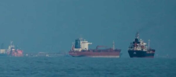 Οι Φρουροί της Επανάστασης έκλεισαν και πάλι τα Στενά του Ορμούζ – Δεκάδες πλοία εγκλωβισμένα