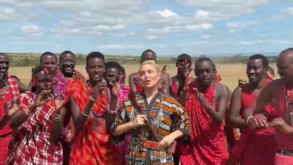 Η Αλεξάνδρα Παναγιώταρου χόρεψε Έλλη Κοκκίνου με τους Μασάι στην Αφρική – Βίντεο
