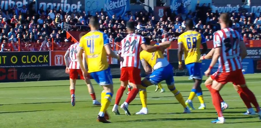 Πανσερραϊκός – Αστέρας Τρίπολης 0-0: Μοιρασιά στις Σέρρες, δεν εκμεταλλεύτηκε κανείς το δώρο του Παναιτωλικού