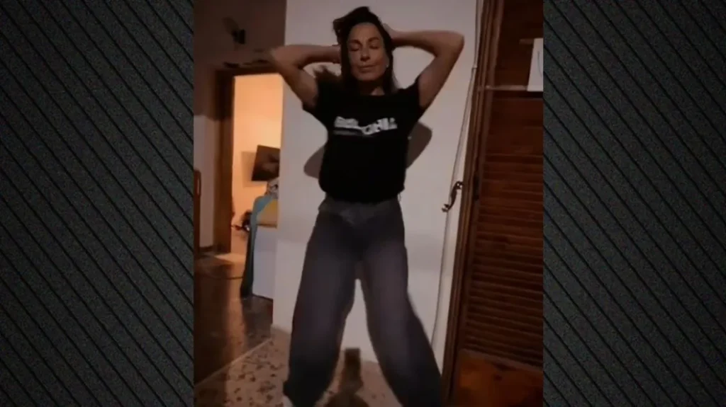 Κατερίνα Παπουτσάκη: Ο ξέφρενος χορός της με  το «Ξέρω τι ζητάω» των Hi-5 – Βίντεο