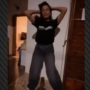 Κατερίνα Παπουτσάκη: Ο ξέφρενος χορός της με  το «Ξέρω τι ζητάω» των Hi-5 – Βίντεο