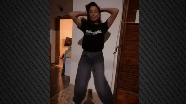 Κατερίνα Παπουτσάκη: Ο ξέφρενος χορός της με  το «Ξέρω τι ζητάω» των Hi-5 – Βίντεο