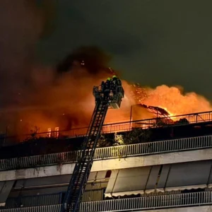 Μία γυναίκα έχασε τη ζωή της από πυρκαγιά  σε διαμέρισμα στη Νέα Σμύρνη