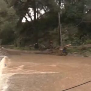 Καιρός: Νέο έκτακτο δελτίο της ΕΜΥ για την κακοκαιρία Erminio – Συνεχίζεται  και αύριο με βροχές καταιγίδες και ανέμους σε 11 περιοχές