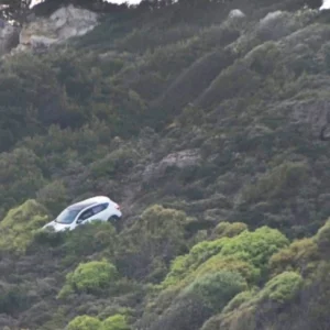 Ρόδος: 45χρονος επιχείρησε να ρίξει στο γκρεμό με το αυτοκίνητο την εν διαστάσει σύζυγο του και το 3χρονο παιδί τους