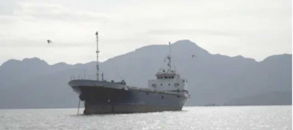 Το Ιράν ανοίγει τα Στενά του Ορμούζ για τα εμπορικά πλοία για όσο διαρκεί η εκεχειρία στον Λίβανο –  Πέφτει η τιμή του πετρελαίου ,κάτω από $90 το Brent