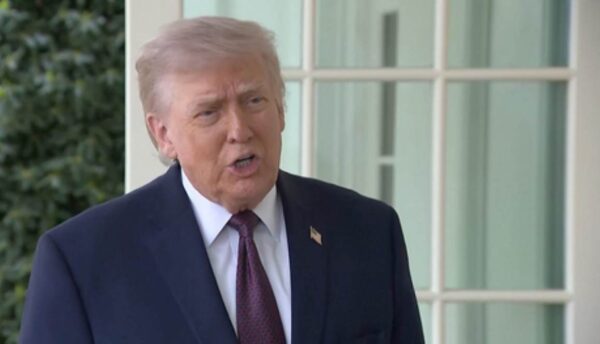 Τράμπ: Ξεκίνησε ο ναυτικός αποκλεισμός του Ιράν – Η Τεχεράνη επιθυμεί απεγνωσμένα συμφωνία, δεν ζητάω συγνώμη από τον Πάπα