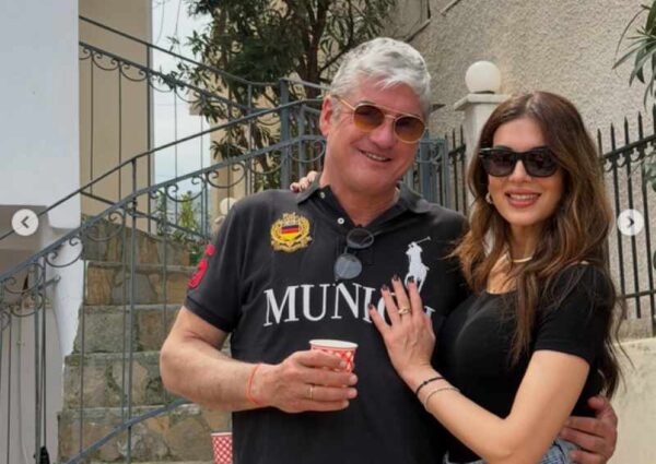 Σταματίνα Τσιμτσιλή: Το παραδοσιακό Πάσχα στην Αρχαία Κόρινθο με τον σύζυγο της και φίλους  – Φωτογραφίες