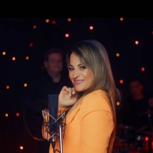 Tζένη Κατσίγιαννη: Το νέο της hit «Πες Μου Πως σε Λένε» παντρεύει με επιτυχία τον δημοτικό με τον σύγχρονο ρυθμό και έγινε viral (βίντεο)