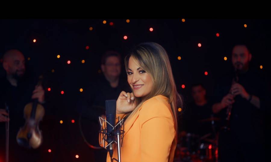 Tζένη Κατσίγιαννη: Το νέο της hit «Πες Μου Πως σε Λένε» παντρεύει με επιτυχία τον δημοτικό με τον σύγχρονο ρυθμό και έγινε viral (βίντεο)