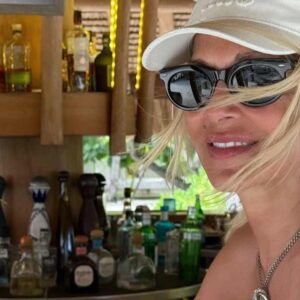 Άννα Βίσση: Συνεχίζει τις εξωτικές διακοπές της – Το βίντεο με  καρχαρία  που …κάνει βόλτες