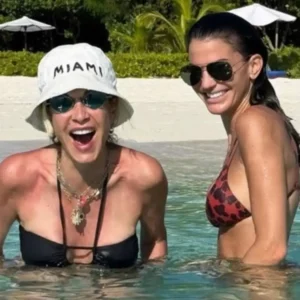 Άννα Βίσση – Δήμητρα Κούστα: Νέες φωτογραφίες από τις διακοπές τους στην Γαλλική Πολυνησία