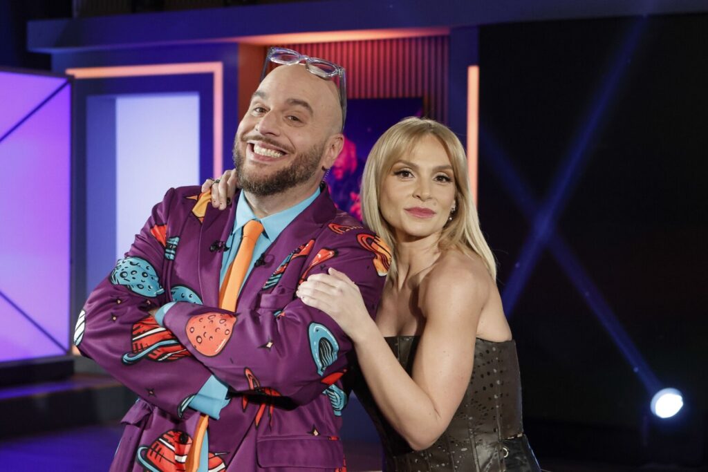 «Στην Αγκαλιά του Φάνη»: Ελεωνόρα Ζουγανέλη και Άγγελος Μπράτης ξεδιπλώνουν μαγειρικές γνώσεις και χορευτικές ικανότητες