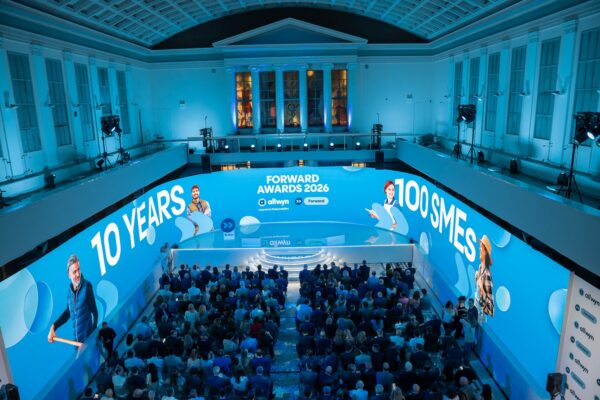 Η AllwynHellas γιόρτασε τα 10 χρόνια του προγράμματος Forward με 100 επιχειρήσεις στην οικογένειά του