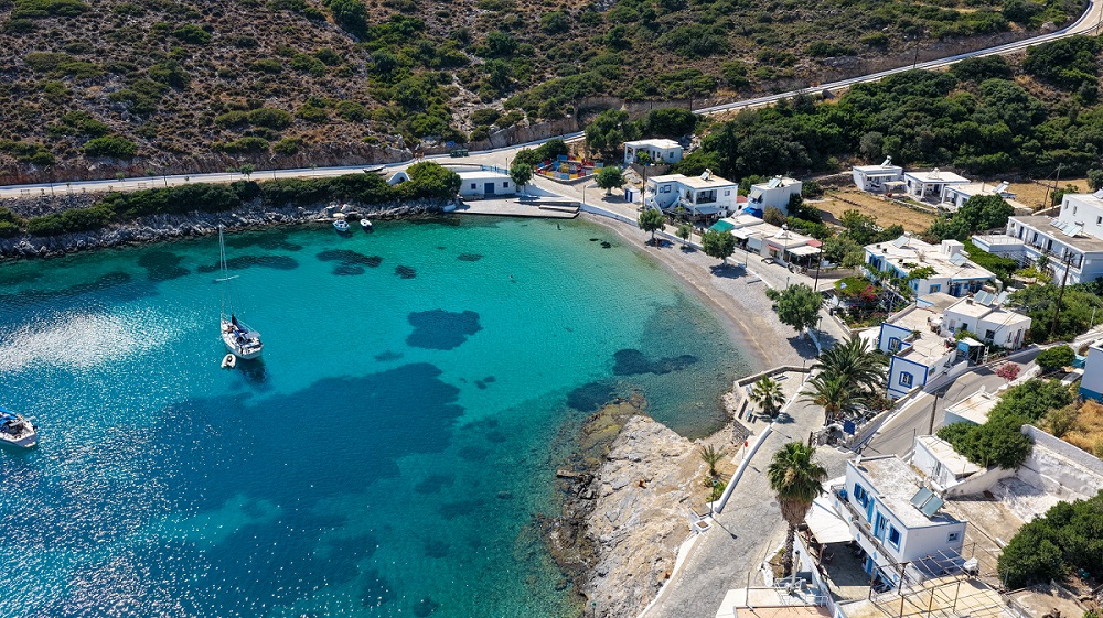 Happy Traveller στο Αγαθονήσι  Σάββατο 30 Μαΐου στις 16.50, στον ΣΚΑΪ