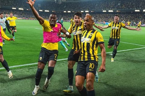 Η ΑΕΚ νίκησε 2-1 τον Παναθηναϊκό και κατέκτησε το πρωτάθλημα για 14η φορά στην ιστορία της