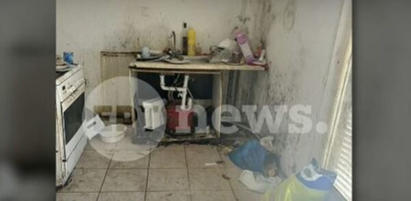 Άγιοι Ανάργυροι: Σε τρώγλη με άθλιες συνθήκες ζούσαν τρία ανήλικα παιδιά – Συνελήφθησαν  οι γονείς για παραμέληση