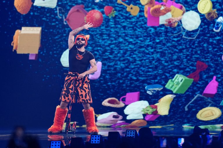 Eurovision 2026: H ώρα του μεγάλου τελικού – «Αν θες να δεις τον Παρθενώνα, αν θες σουβλάκι ψήφισε Ελλάδα» η ανάρτηση του Akyla – Τα προγνωστικά – Βίντεο