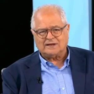 Δρυμιώτης: Commedia dell’ arte η διεύρυνση του ΠΑΣΟΚ με Πελεγρίνη – Φαραντούρη, κύμβαλο αλαλάζων η Καρυστιανού, «πολιτικά πεθαμένος» ο Τσίπρας (βίντεο)