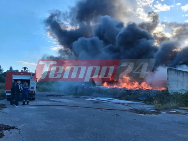 Μήνυμα από το «112» για τη φωτιά σε χώρο πρώην εργοστασίου στην Πάτρα: Καίγονται ελαστικά, επικίνδυνοι καπνοί  – Βίντεο