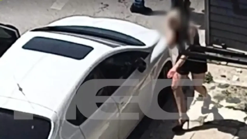 Καλλιθέα: Το βίντεο με την 43χρονη τραυματισμένη μετά τους πυροβολισμούς έξω από το μπαρ  να παρακαλεί τους περαστικούς  για βοήθεια