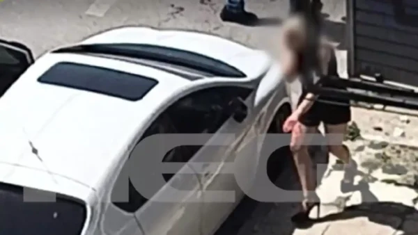 Καλλιθέα: Το βίντεο με την 43χρονη τραυματισμένη μετά τους πυροβολισμούς έξω από το μπαρ  να παρακαλεί τους περαστικούς  για βοήθεια