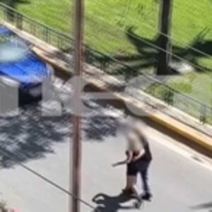 Καλλιθέα: Το βίντεο με την 43χρονη τραυματισμένη  μετά τους πυροβολισμούς να παρακαλεί τους περαστικούς  για βοήθεια