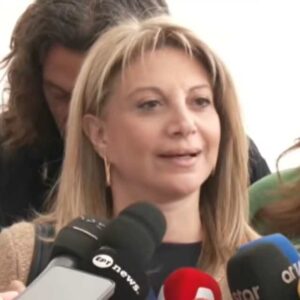 Καρυστιανού: Κατέθεσε στον Άρειο Πάγο  την ιδρυτική διακήρυξη της «Ελπίδας για τη Δημοκρατία» – «Καλούμε όσους θέλουν την αλλαγή να έρθουν δίπλα μας» (βίντεο)