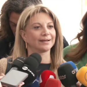 Καρυστιανού: Κατέθεσε στον Άρειο Πάγο την ιδρυτική διακήρυξη της «Ελπίδας για τη Δημοκρατία» – «Καλούμε όσους θέλουν την αλλαγή να έρθουν δίπλα μας» (βίντεο)