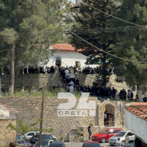 Κρήτη: Πλήθος κόσμου και οργή στην κηδεία του 21χρονου Νικήτα στο Ηράκλειο – Φύγετε φώναζαν οι συγγενείς στους αστυνομικούς – Το μήνυμα του Μητροπολίτη Πρόδρομου (βίντεο)