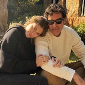 Κλέλια Ανδριολάτου – Χριστόφορος Παπακαλιάτης:  Αγκαλιά στα γυρίσματα του Maestro  – Φωτογραφίες