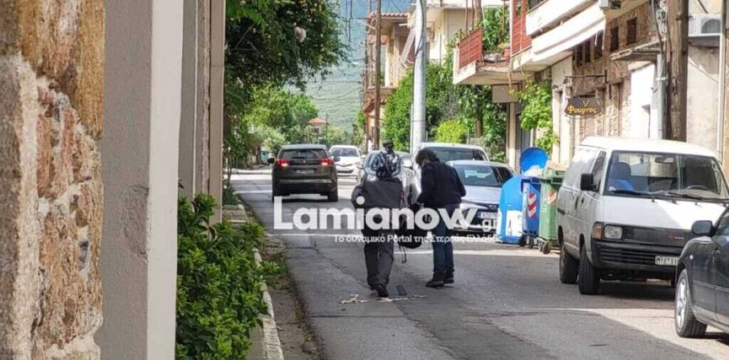 Κάτω Τιθορέα: «Ήταν έτοιμοι για πόλεμο», λέει μάρτυρες για την ένοπλη ληστεία στην τράπεζα με λεία 200.000 ευρώ –  Τους έπεφταν τα χρήματα και τα μάζευαν με τα χέρια από το δρόμο!