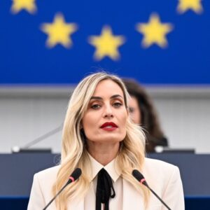 Διπλή γιορτή για την Ελεονώρα Μελέτη! Ανήμερα της γιορτής της υπερψηφίστηκε η έκθεσή της στο Ευρωκοινοβούλιο για τη φροντίδα και τις ανισότητες