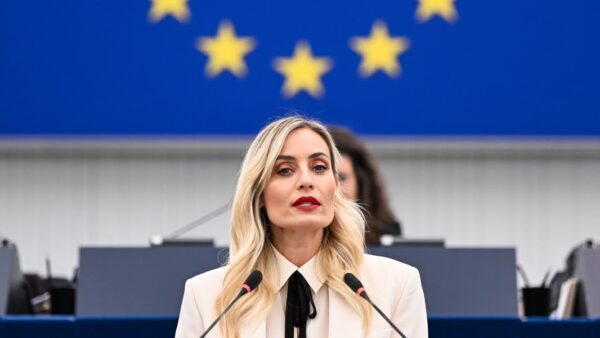 Διπλή γιορτή για την Ελεονώρα Μελέτη! Ανήμερα της γιορτής της υπερψηφίστηκε η έκθεσή της στο Ευρωκοινοβούλιο για τη φροντίδα και τις ανισότητες