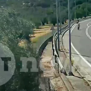 Μυτιλήνη: Βίντεο –σοκ από το τροχαίο με νεκρούς δύο νέους, 16 και 18χρόνων – Η μηχανή προσέκρουσε σε κράσπεδο και κολώνα