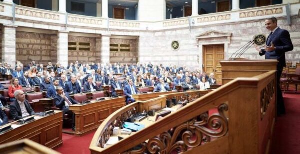 Αιχμές Γεωργιάδη για Δένδια: «Κάποιοι θα πάνε και στη Σελήνη για να μη μιλήσουν» – “Αμφισβητείται ο ρόλος του βουλευτή από μια ‘ακτιβίστρια’ εισαγγελέα” είπε ο Βορίδης – «Κάποιοι δεν ιδρώνουν με τον ίδιο ενθουσιασμό την φανέλα», η παρατήρηση Μητσοτάκη