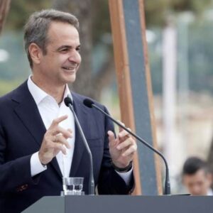 Μητσοτάκης: 13 νέες απάτητες παραλίες από τη Λήμνο έως την Κρήτη και τη Λευκάδα – Το μήνυμα για την Ημέρα της Μητέρας και η αναφορά στη Μαρίκα