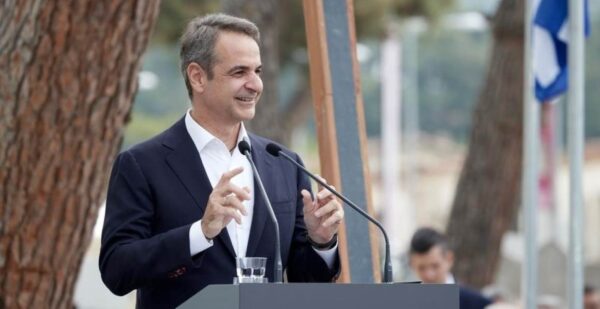 Μητσοτάκης: 13 νέες απάτητες παραλίες από τη Λήμνο έως την Κρήτη και τη Λευκάδα – Το μήνυμα για την Ημέρα της Μητέρας και η αναφορά στη Μαρίκα